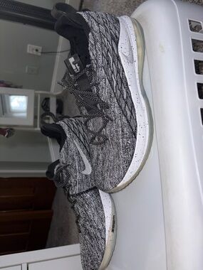 Nike mens Gray and Black Knit Athletic Sneakers